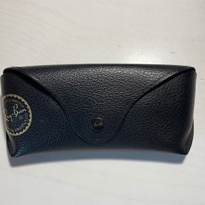 Black Ray-Ban aviators